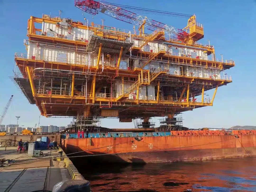 起航！中国海油首个岸电项目组块陆地建造完工