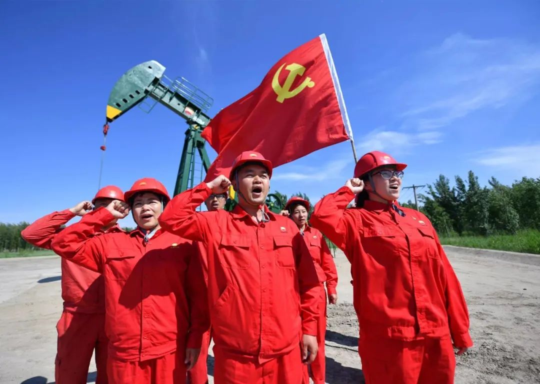 《国企》刊发中国石油集团党组署名文章《牢固树立大抓基层的鲜明导向 深入推进基层党建“三基本”建设与石油传统“三基”工作有机融合》