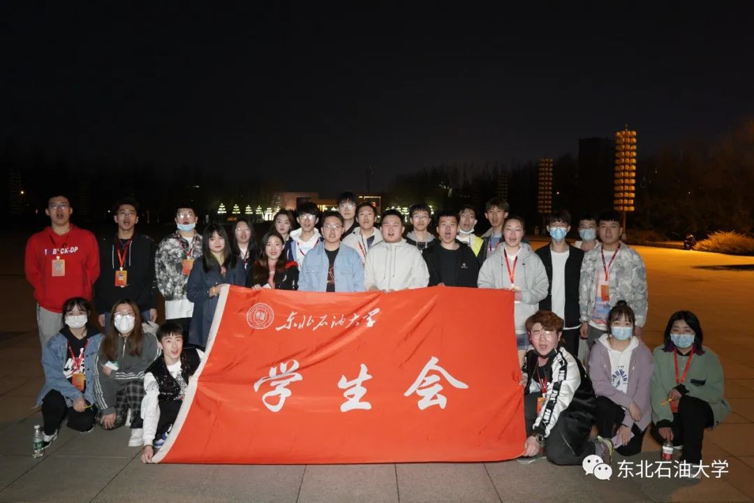 【“学史力行我先行”系列报道】高举团旗跟党走 奉献青春不停步——记土木建筑工程学院本科生夏含宗
