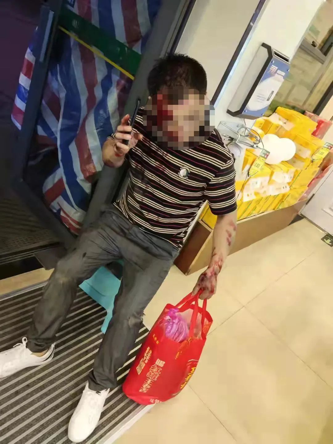 判了！保时捷女司机在加油站被抢劫案，结果来了！