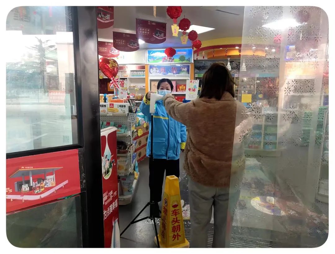 一名确诊病例来这个加油站两次，结果…