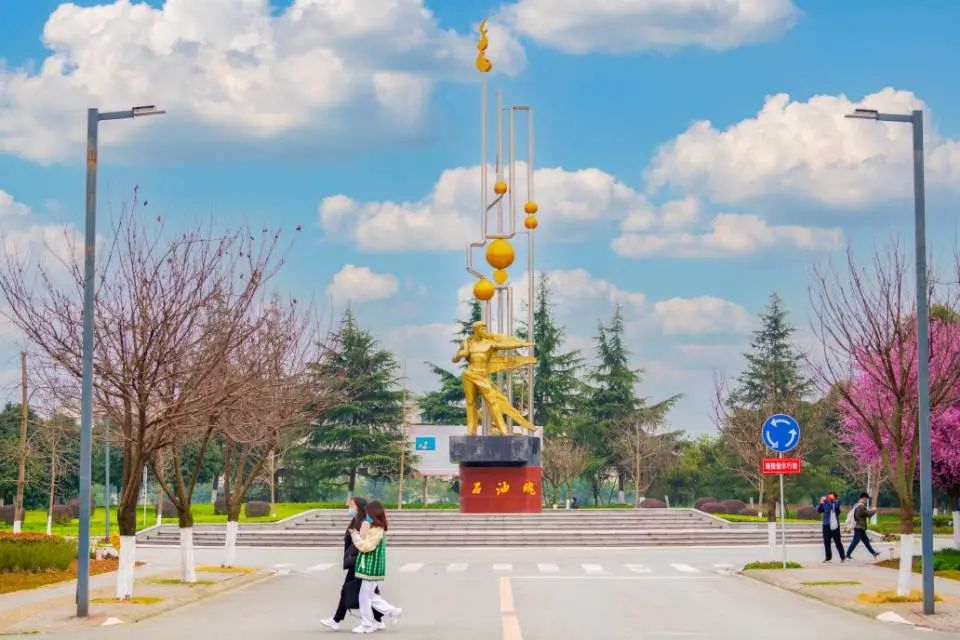 阳春三月繁花盛！