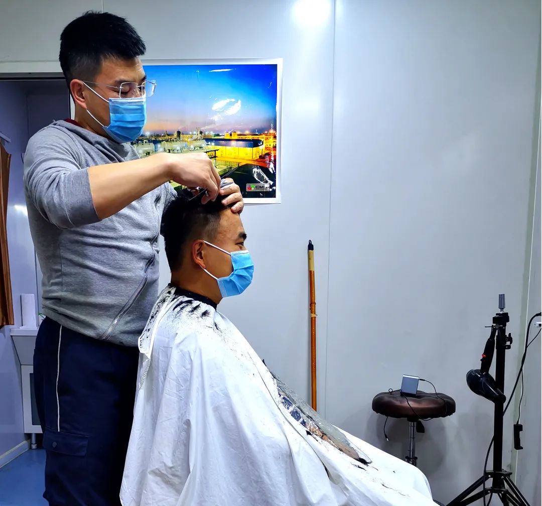 今天龙抬头，讲个“剪刀手”的故事