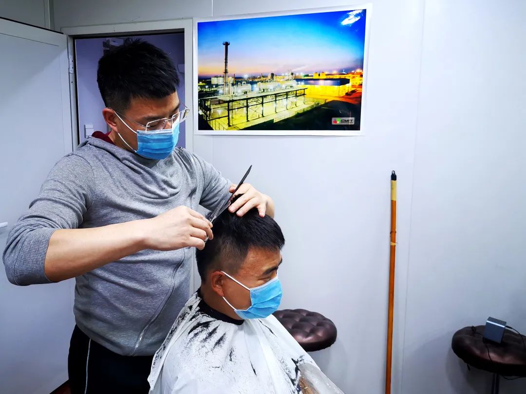 今天龙抬头，讲个“剪刀手”的故事