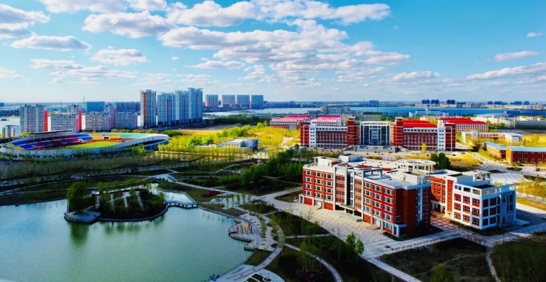 学雷锋，东油学子在行动！