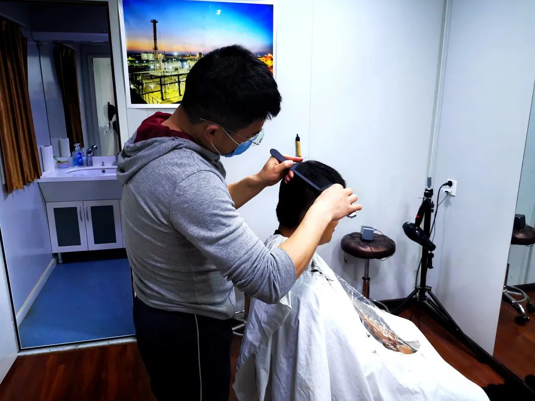 今天龙抬头，讲个“剪刀手”的故事