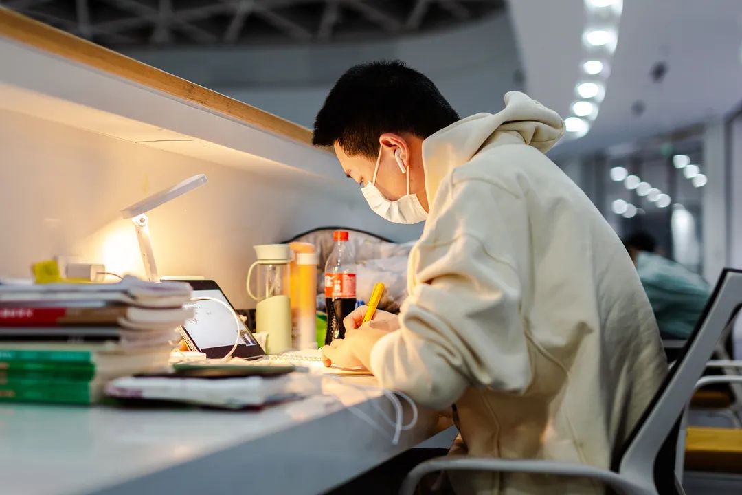 圈粉无数 ！这座地标建筑被新华社报道！