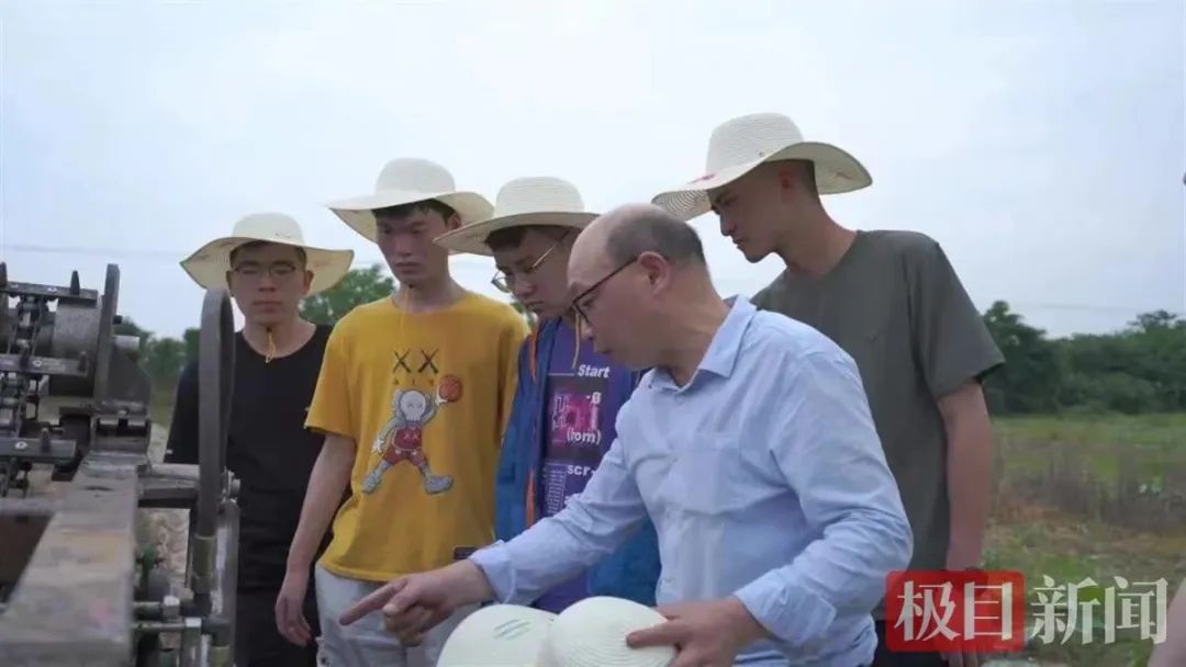 【媒体看长大】为“新疆棉”科研攻关四年，长大学生团队获挑战杯特等奖