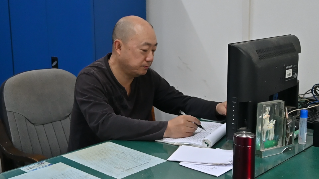 劳动的石大人——最美的守护者