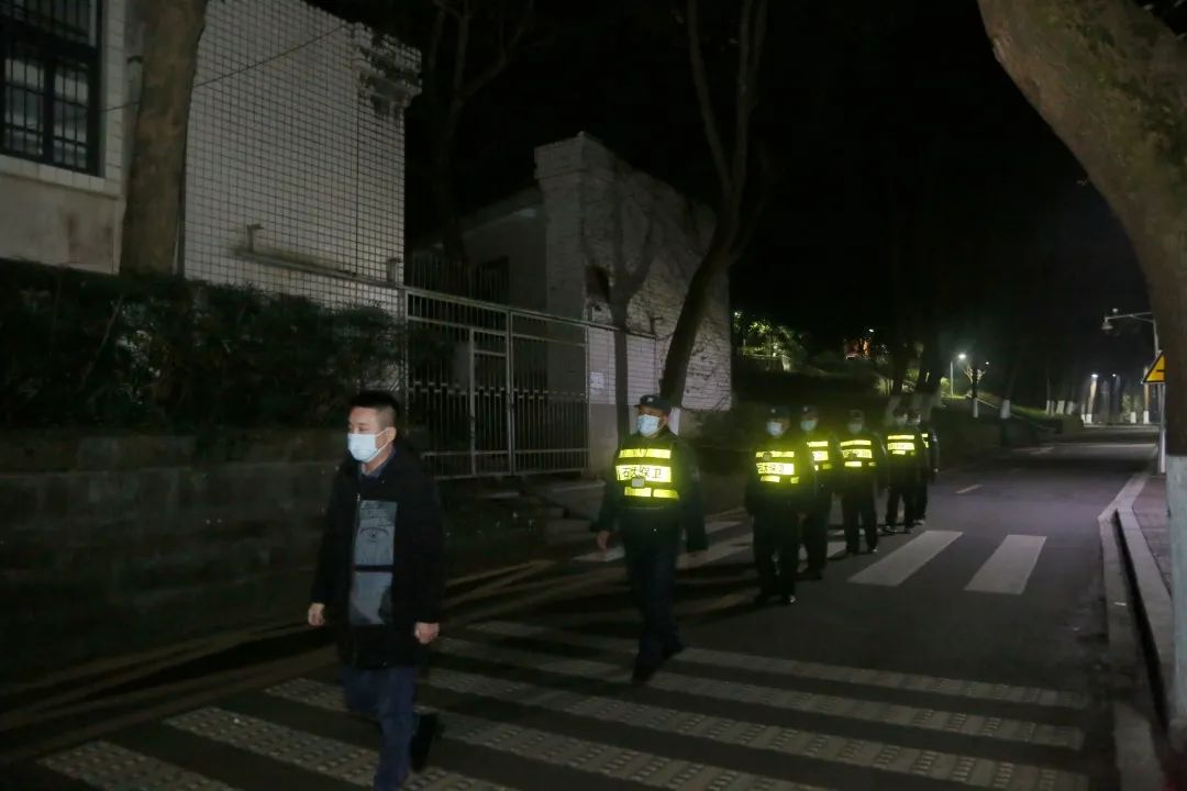 劳动的石大人——最美的守护者