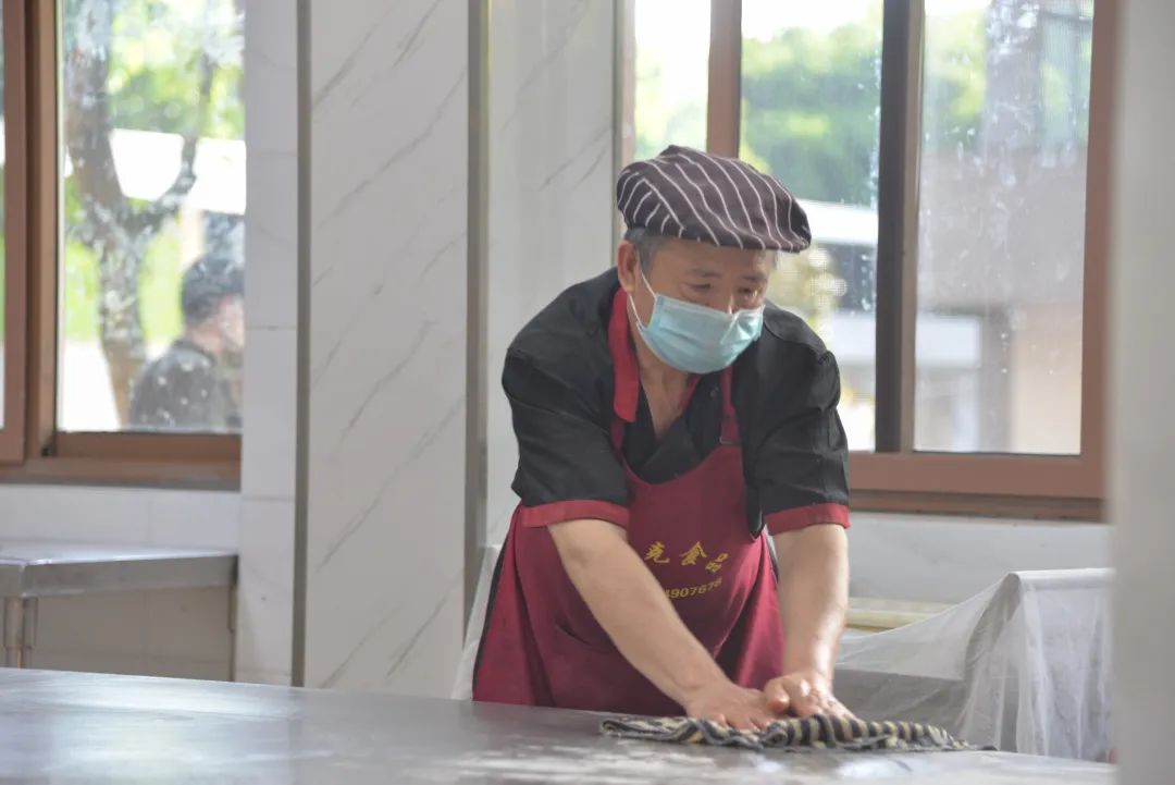 劳动的石大人——最美的守护者