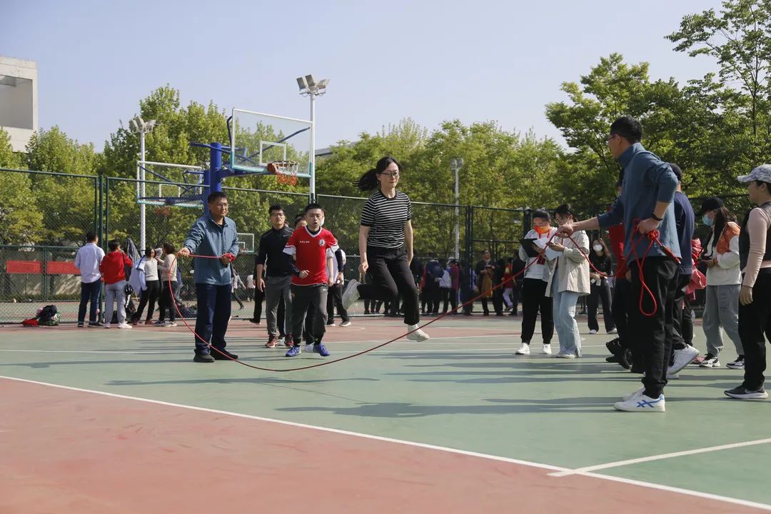 夺冠！运动向未来！