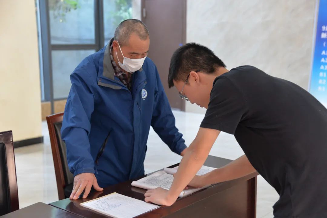 劳动的石大人——最美的守护者