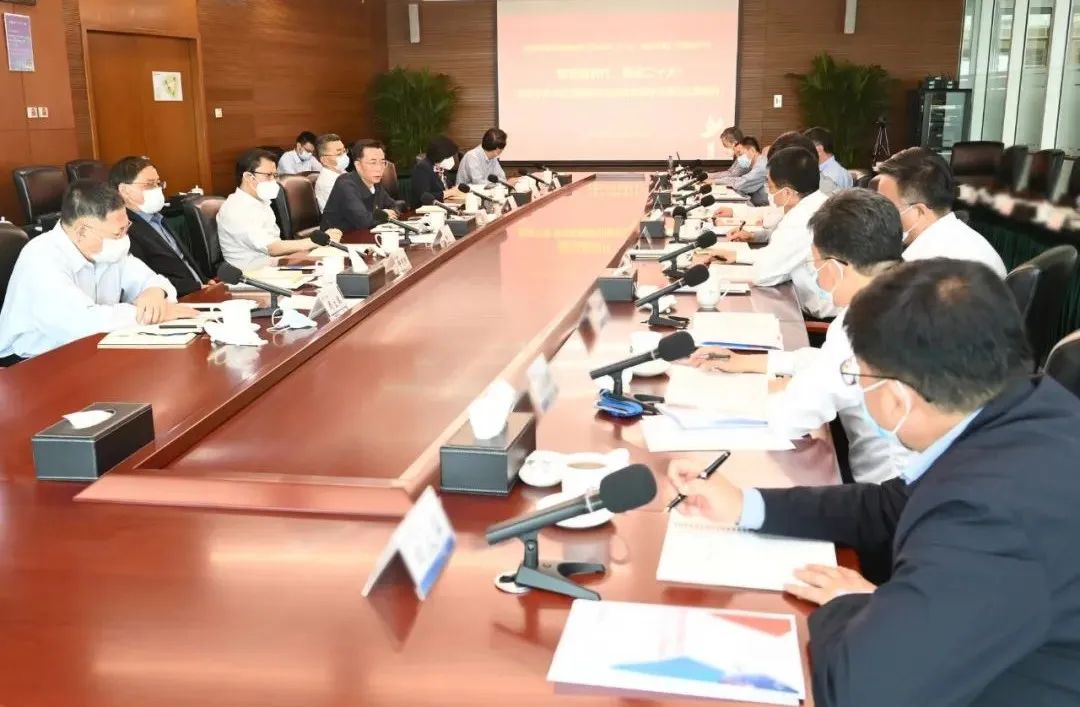 中国海油党组理论学习中心组（扩大）举行2022年第六次集体学习和交流研讨