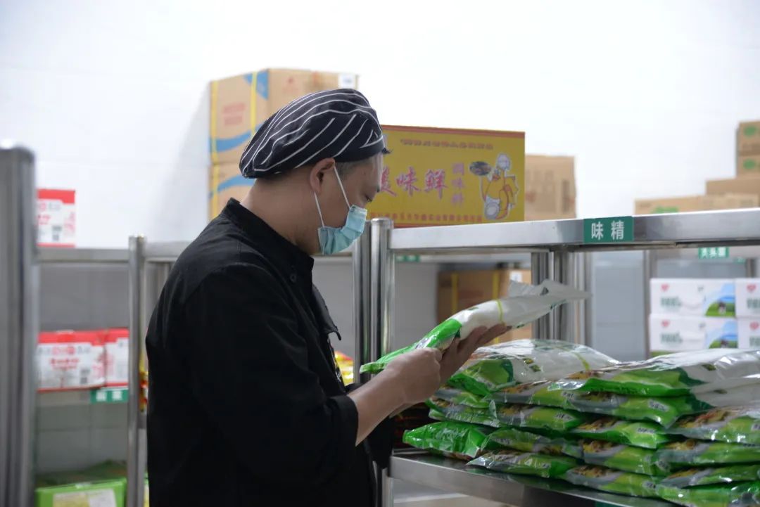 劳动的石大人——最美的守护者