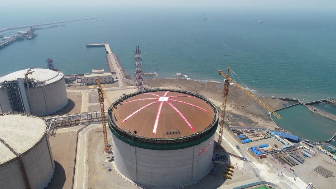 国内最大容积LNG储罐气压升顶成功