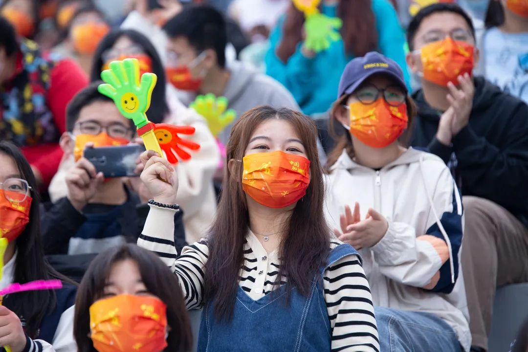 夺冠！运动向未来！