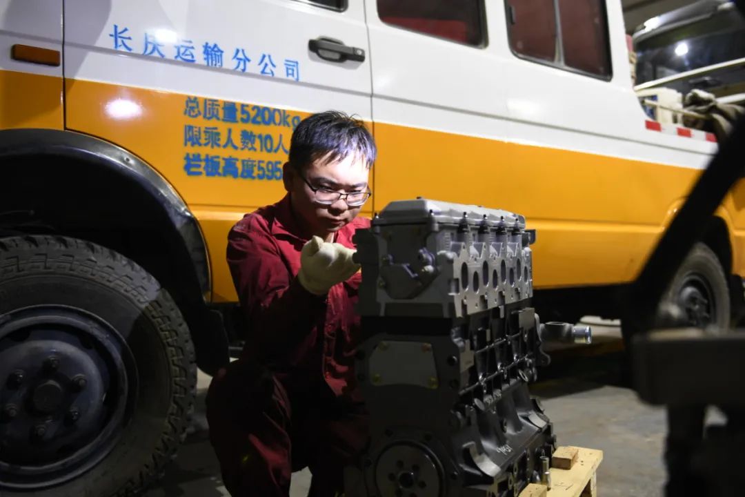 谁说站在光里才算英雄!