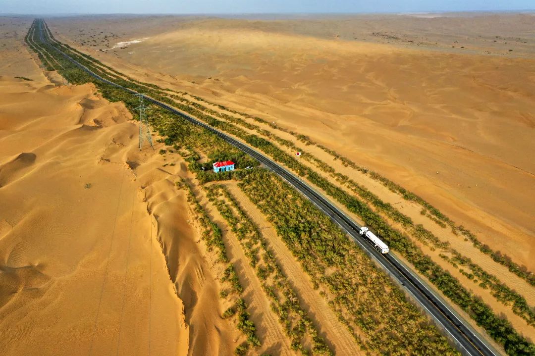 全国首条零碳沙漠公路慢直播正式开播！