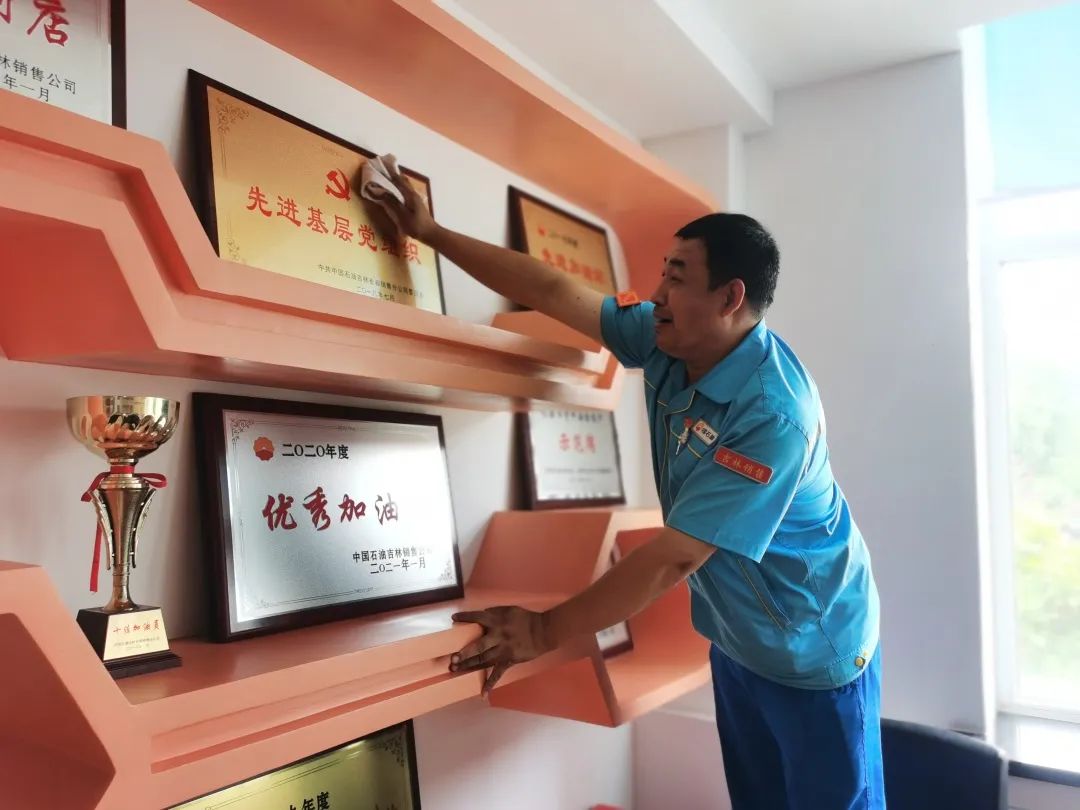 石油工人心向党