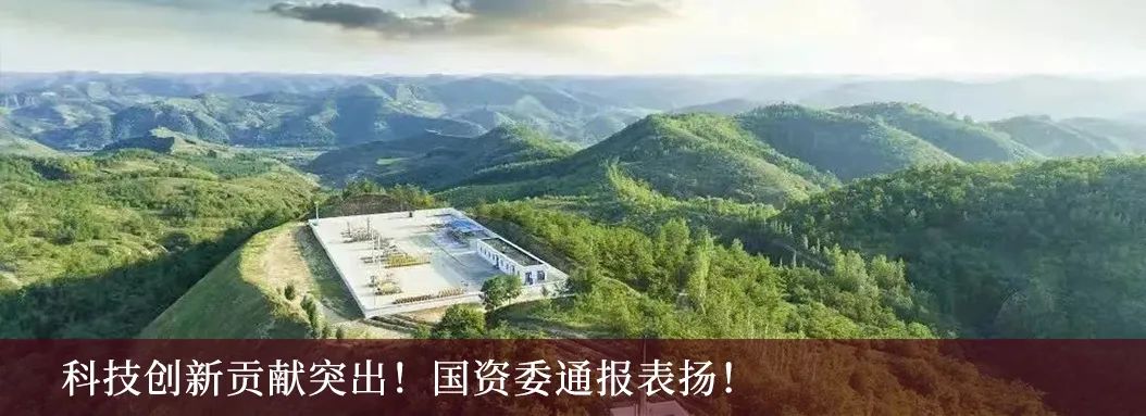 “救命！我们被困在海里了！”