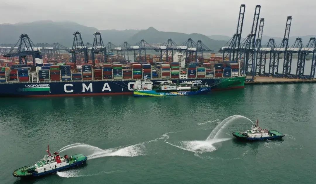 首次实现！中国石油圆满完成海上LNG“船对船”加注作业