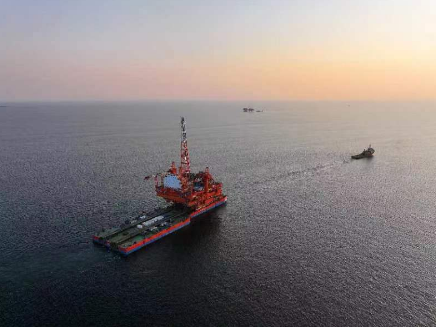 渤海首个千亿方大气田万吨油气平台完成海上安装！